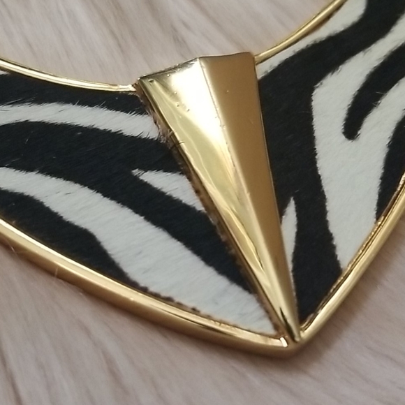 Vince Camuto Zebra Gold Chain Statement Necklace - Picture 10 of 11